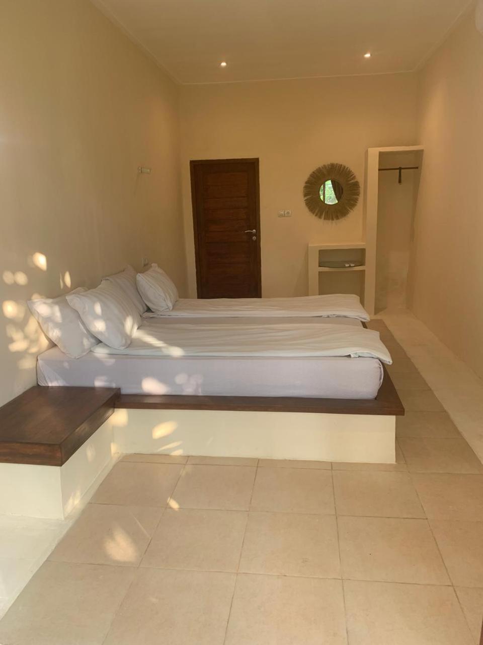 Lombok Coconut Hotel Mangsit Exterior photo