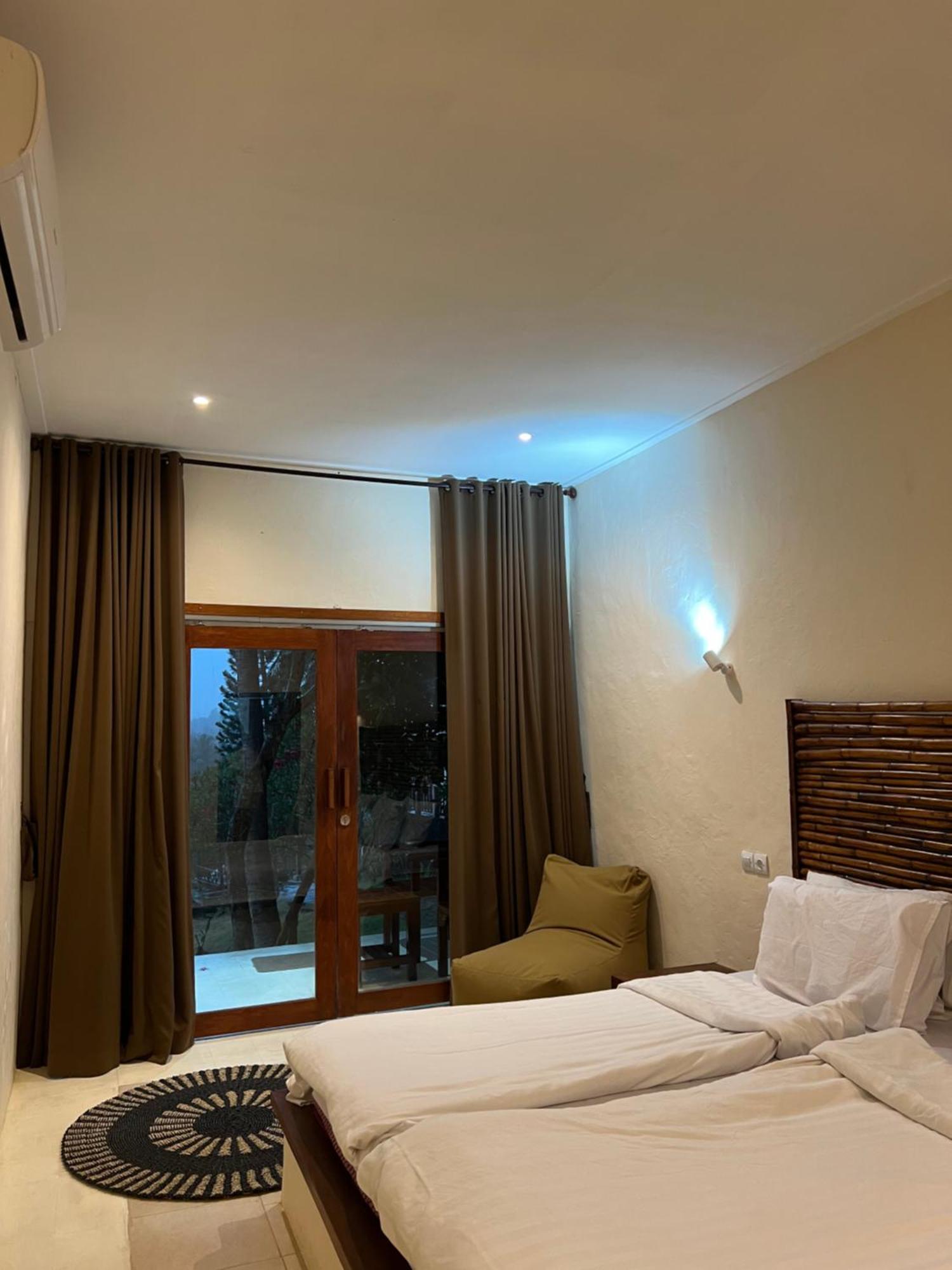 Lombok Coconut Hotel Mangsit Exterior photo